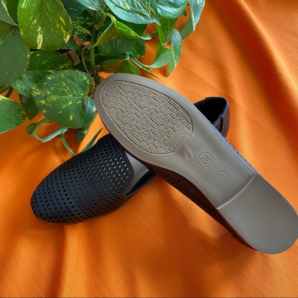NWOT Denver Hayes Black Short Heeled Flats Slip On - Picture 3 of 6